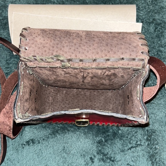 Artesanal purse Red with nice sun flowers Crossbody, nice for goin out . - Picture 2 of 2